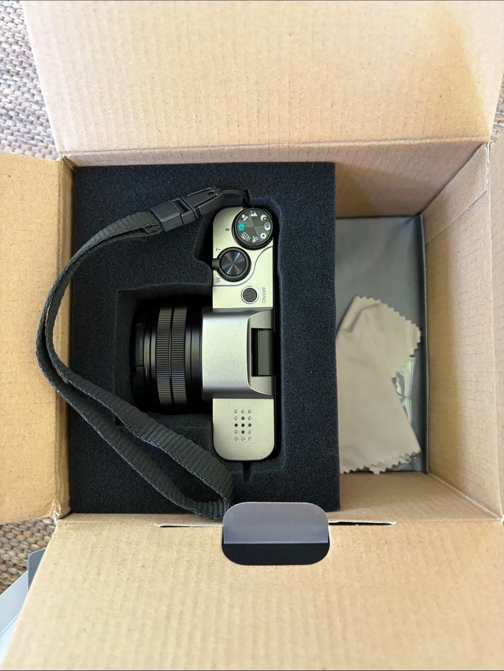 Digital Camera 4K Ultra HD - Black and Silver